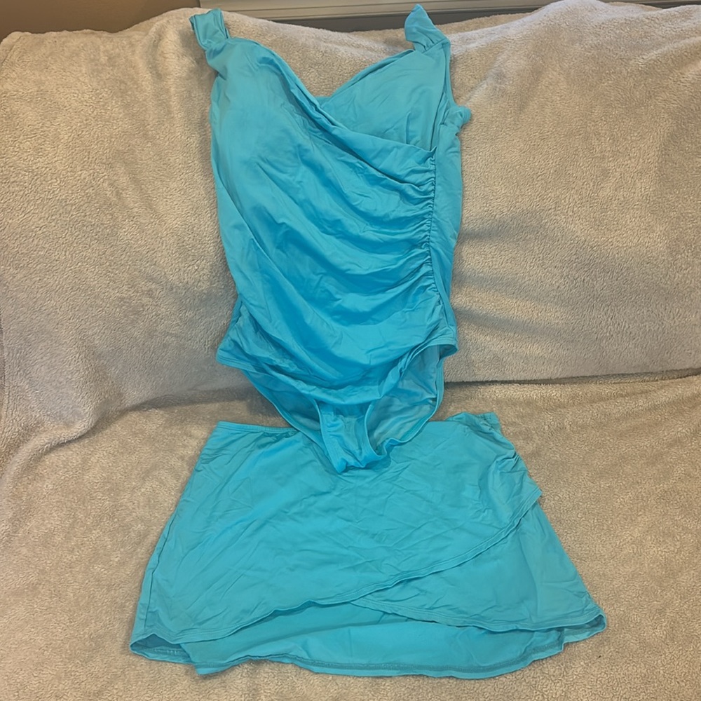 Jantzen Bathing Suit with matching skirt. Size 6